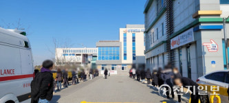 [천지포토] 청주 보건소 줄지어 선 시민들