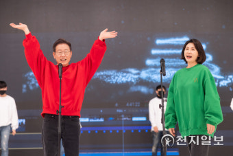 [천지포토] 이재명 후보자 부부의 특별한 크리스마스 영상메시지