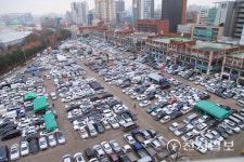 [이슈in] 중고차시장 출격하는 완성차… 소비자 웃고, 개인상사 운다