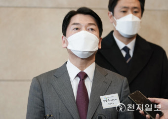 [천지포토] 질문에 답하는 안철수 후보