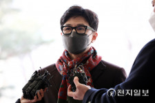 [천지포토] 입장 밝히는 한동훈 사법연수원 부원장