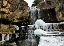 [지역명소] 한 폭의 수묵화 속 씻어내린 구슬… 충북 괴산 수옥폭포, 선덕여왕의 산책길로
