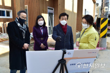 상봉동 대봉경로당 신축공사 점검하는 진주시장