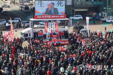 [천지포토] 충남 아산 유세 지지 호소하는 윤석열