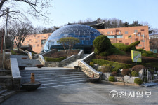 [르포] 청주랜드 어린이회관 2년 만에 재개장… 아이 동반 가족들 웃음꽃