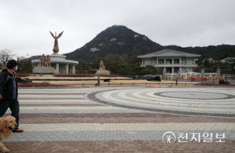 [천지포토] '1인 시위 성지는 옛말?' 썰렁한 청와대 분수대광장
