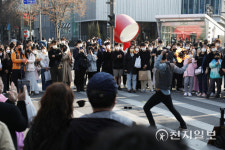 [천지포토] 그리웠던 거리공연