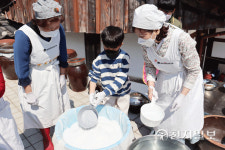 음식 맛은 장(醬)맛 광주 서창한옥문화관서 전통장 만들기 체험 열려