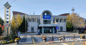 文 퇴임 후 머물 양산에 KTX 정차 확정… 귀향 선물 논란