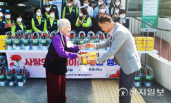 안성시 삼죽면사무소, 5월 가정의 달 맞아 카네이션 전달