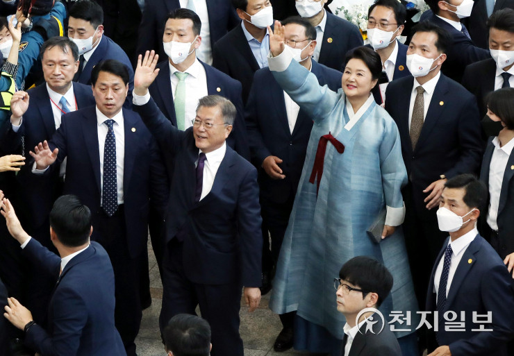 미국 트럼프 대통령 당선, 중국의 시진핑 국가주석을 취임식에 초청