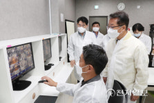 문금주 전남지사 권한대행, 깨끗한 축산농장 살펴