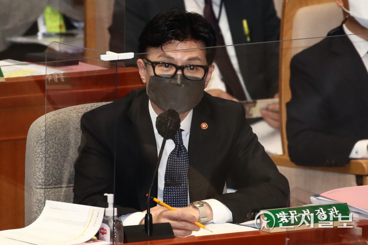 한동훈, 이재명 관련 저서 출간… 이 대표가 행정부까지 장악하면 계엄 사태 우려