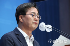 [천지포토] 눈감은 김동연 경기도지사 후보