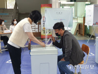 [천지포토] 대전 소중한 한표 행사하는 시민