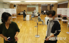 [천지포토] 유권자 발걸음 이어지는 여의동 제2투표소