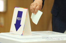 [천지포토] 여의동 제2투표소 소중한 한표