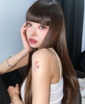 프리지아 송지아, 파격 근황… 꽃무늬 타투 눈길