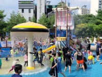 [천지포토] 계속된 폭염에 물놀이 즐기는 아이들 북새통