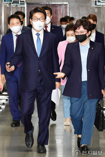 [천지포토] 권성동 직무대행, 최고위원회의 참석