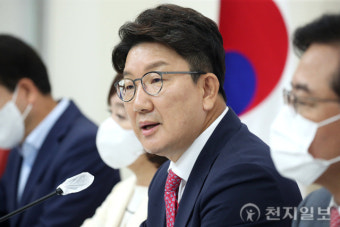 [천지포토] 질의 답하는 권성동