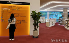 [천지포토] 의정부영어도서관 찾은 시민 “어디로 갈까”