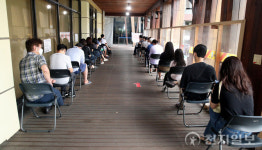 [천지포토] 송파구보건소 PCR 검사 기다리는 시민들