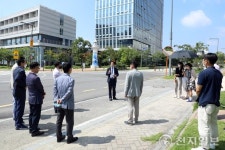 세종시의회 상병헌 의장, 아름2중 횡단보도 설치 현장 방문