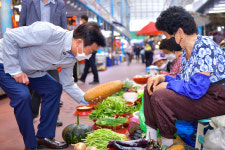 정기명 여수시장, 추석 앞두고 민생 안정 주력… 전통시장 방문