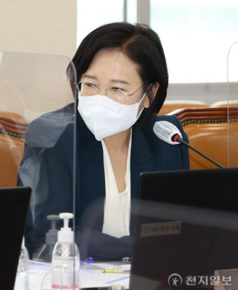 [포토] 질의하는 민주당 이수진 의원