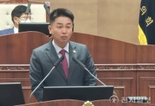 [포토] ‘첨단국가산업단지 유치 결의안’ 낭독하는 김철환 천안시의원