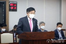 [인터뷰] 정영모 수원시의회 복지안전위원장 “수원시민의 복지 증진과 안전한 삶 위해 노력할 것”