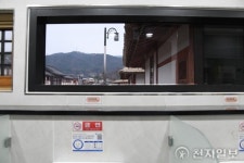 청주 초정행궁 여자 화장실, 내부 공간 보여… “불편하고 불쾌해”