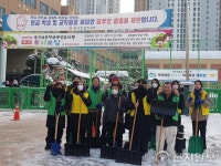 평택시 동삭동, 민·관 합동 초등학교 주변 인도 제설작업 진행