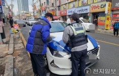 천안서 택시 승객이 연 뒷문에 자전거 추돌… 70대 노인 다쳐