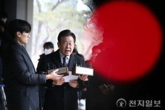 [포토] 이재명, 13일 만에 다시 검찰로… “‘유권무죄 무권유죄’ 검사독재정권에 맞설 것”