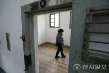 [포토] 3.1절 앞두고 서대문형무소 옥사 둘러보는 시민들