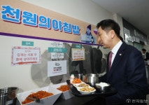 [포토] 천원의 아침밥 현장 찾은 김기현 대표