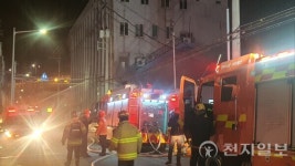 부산 영도구 조선소 건물서 화재… 50대 경비원 사망