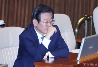 [포토] 생각에 잠긴 이재명