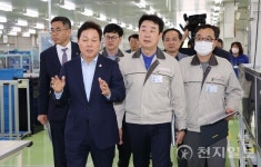 박완수 도지사, 근로자의 날 맞아 한국경남태양유전 방문 격려
