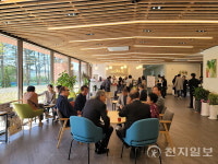 진주시, 문산 종합사회복지관 홍락원 개관… 실버카페도 문 열어