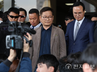 [포토] '검찰 조사 불가' 발길 돌리는 송영길