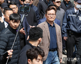 [포토] 자진 출석 후 발길 돌리는 송영길 전 대표