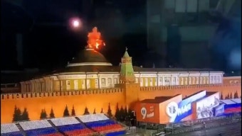 [영상] 크렘린궁 상공서 드론 '펑'… 러시아-우크라이나 주장 엇갈려