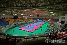 태백시, 고원체육관 노후 전광판 교체 공사 시행