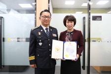 안산단원경찰서, 보이스피싱 예방 홍보 금융기관 지점장에 감사장 수여