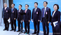 [포토] 노동조합법 개정 반대 소통관 찾은 경제6단체