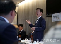 김태흠 충남지사, 세계충청향우회에 대백제전 지원 요청