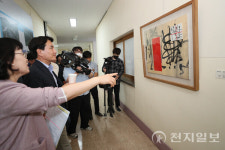 강원특별자치도 성공 출범 기념... 도청사가 갤러리로 변신
